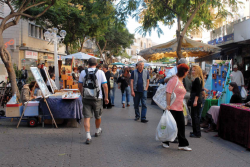 Nahalat Binyamin Market -Tel Aviv