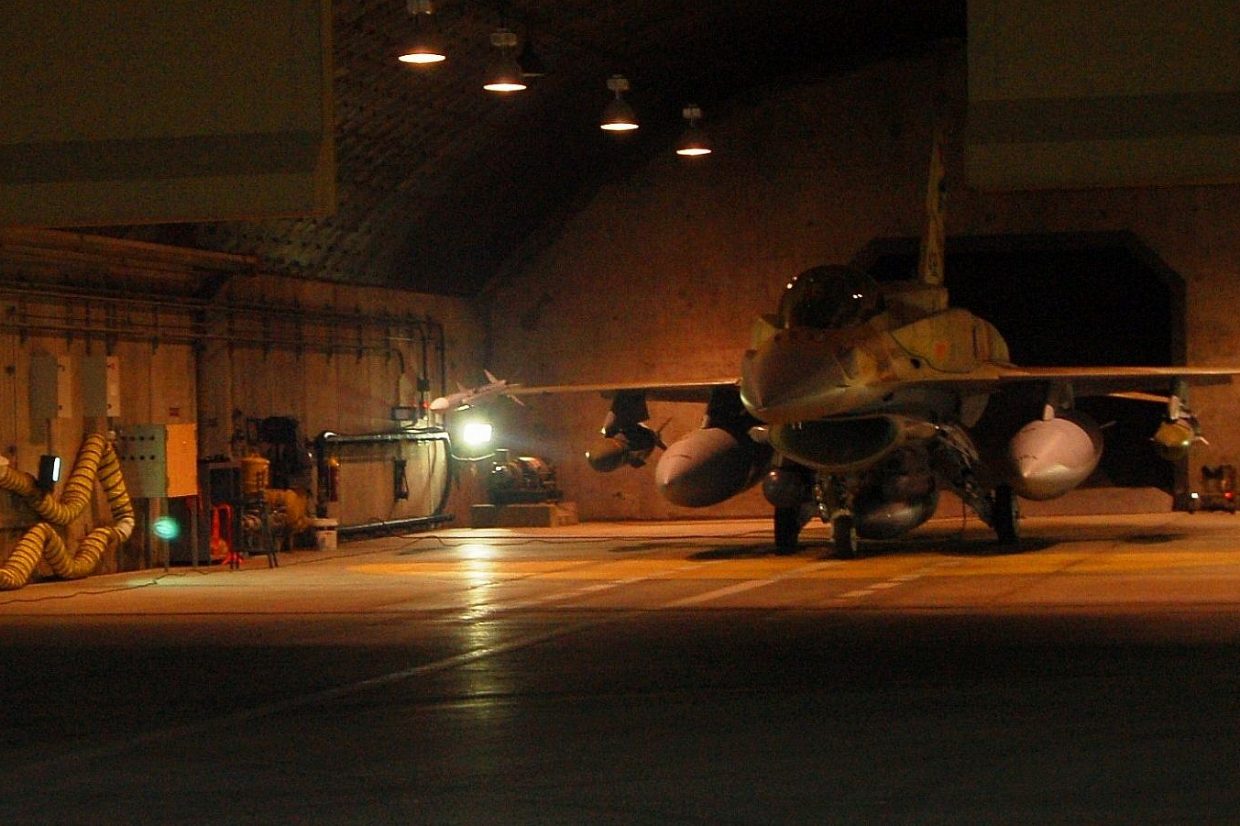 Israeli F-16 preparing to bomb the Syrian nuclear facility