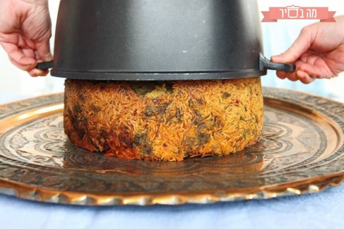 Maklubah served on a platter.