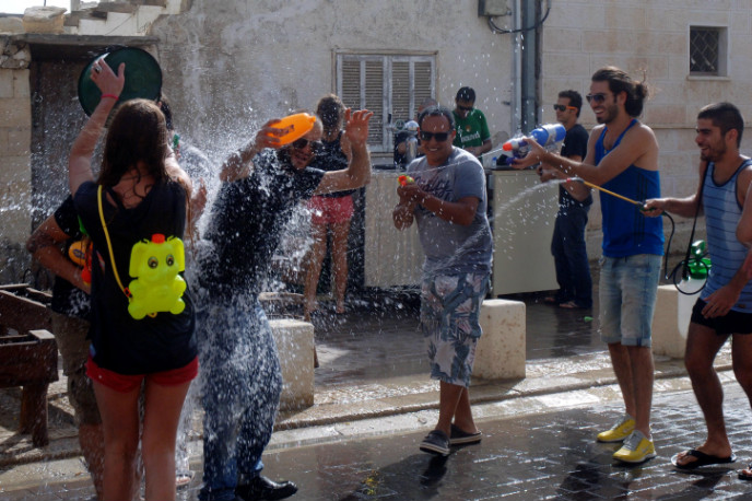 A Shavuot water fight in Beersheva. Photo by Dudu Greenspan/FLASH90