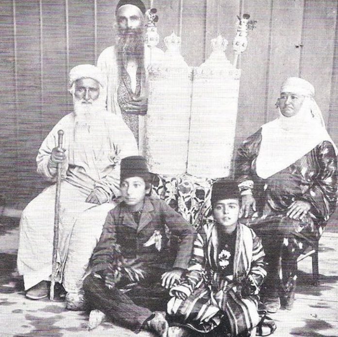 Bukharian people, exact time period of photo unknown. (bukhariancommunity.com)