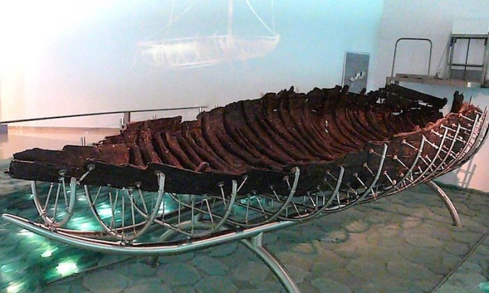 https://archaeologynewsnetwork.blogspot.com/2011/04/jesus-boat-hailed-miraculous-find.html#FeMelAwrTgzeTkeb.97